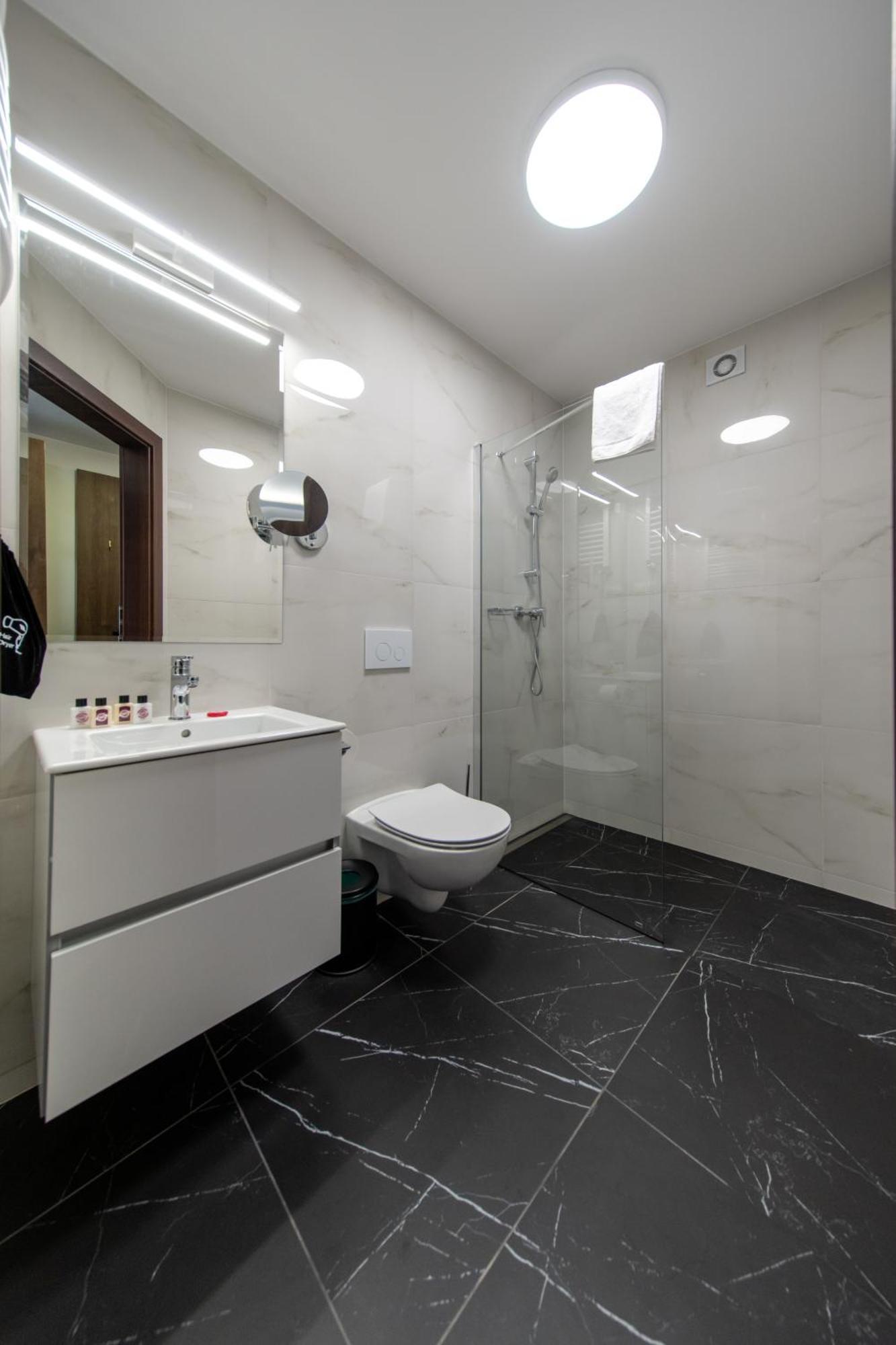 Sleep&Fly Okecie Warsaw Airport B&B 외부 사진