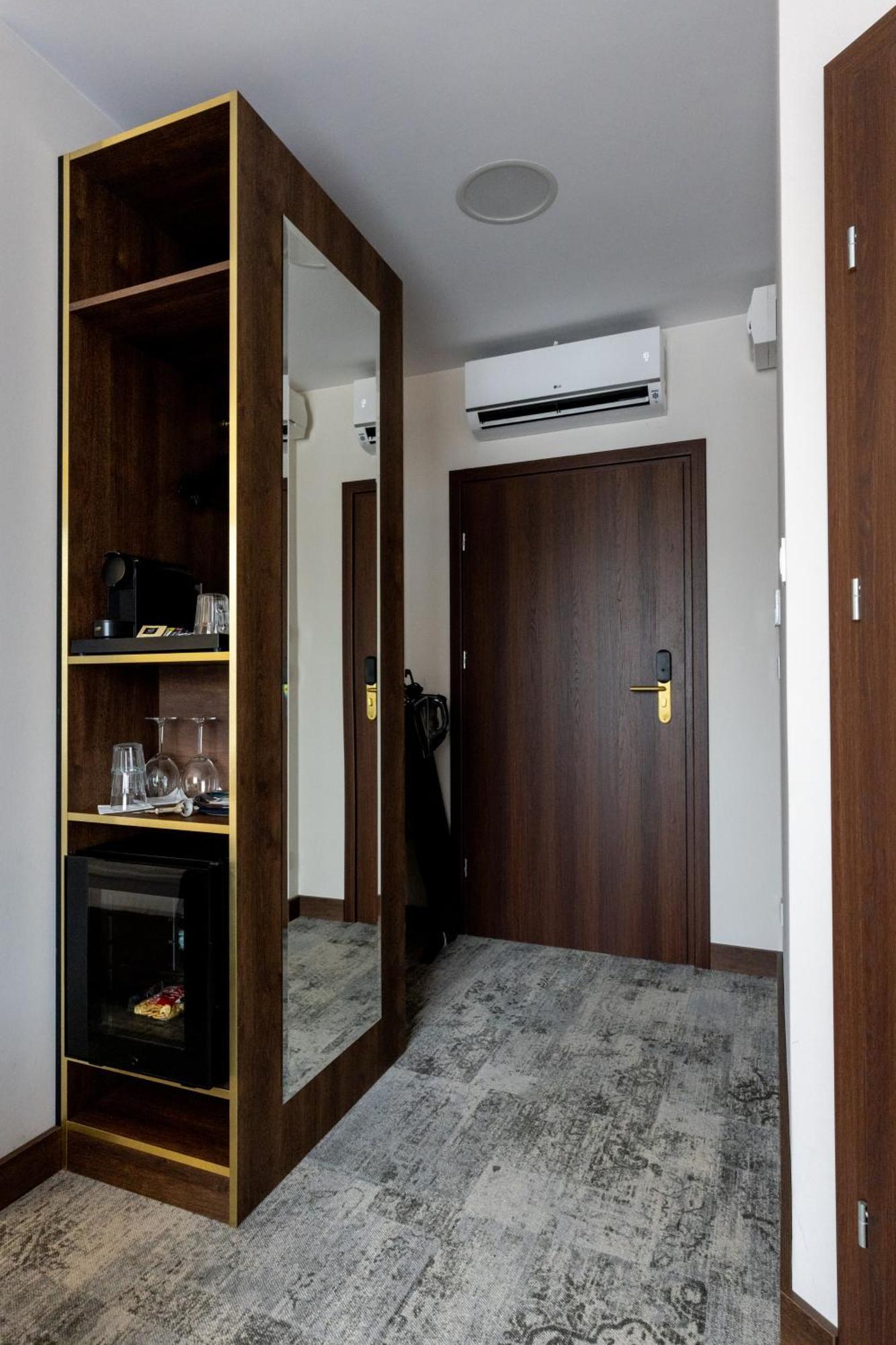 Sleep&Fly Okecie Warsaw Airport B&B 외부 사진