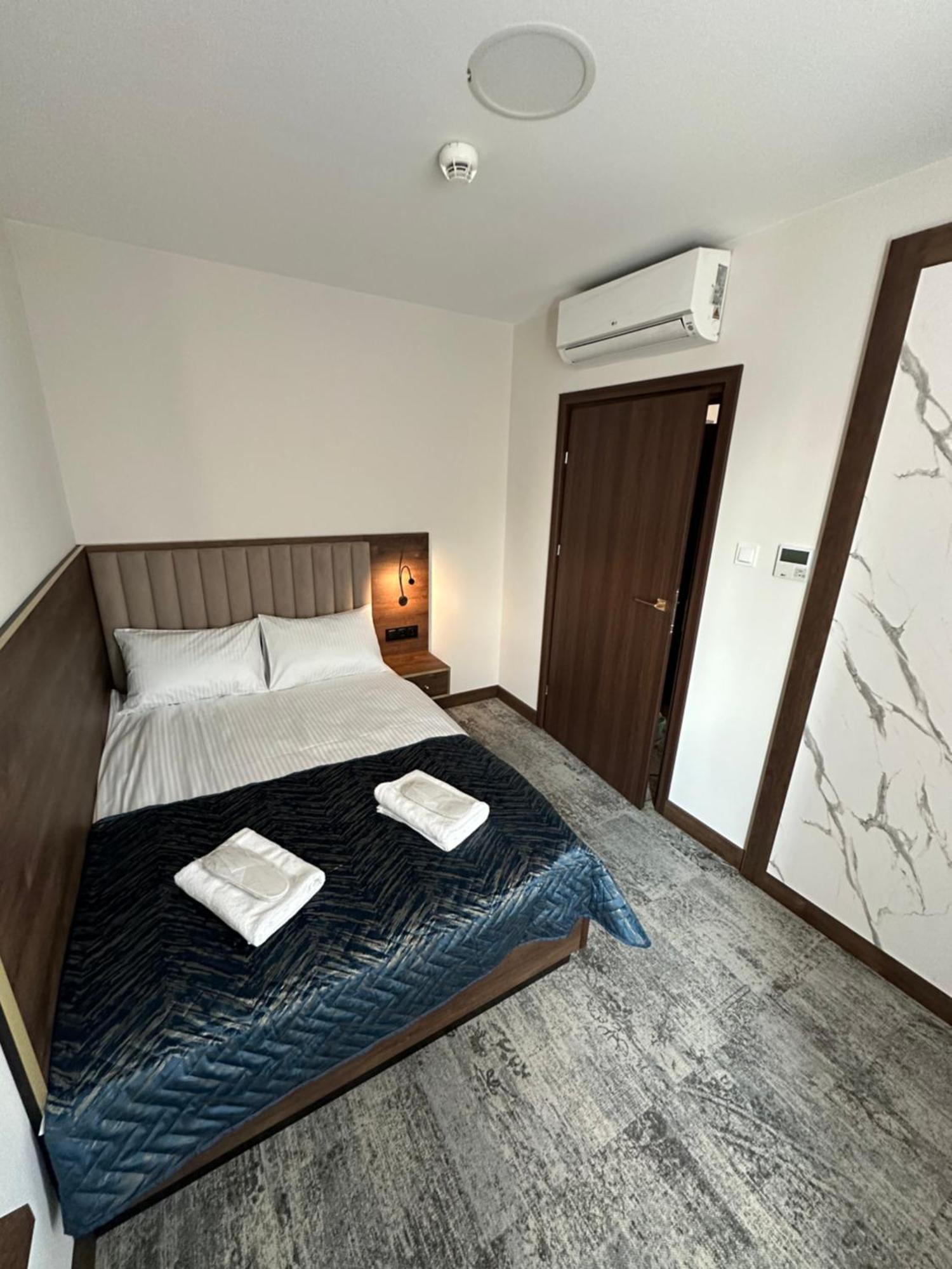 Sleep&Fly Okecie Warsaw Airport B&B 외부 사진