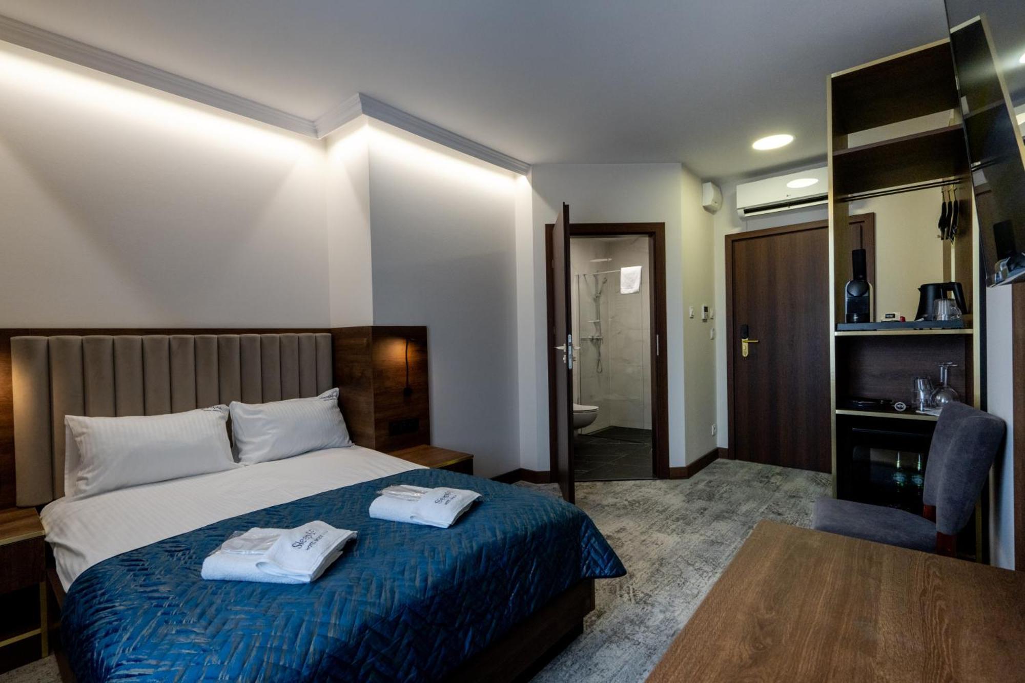 Sleep&Fly Okecie Warsaw Airport B&B 외부 사진