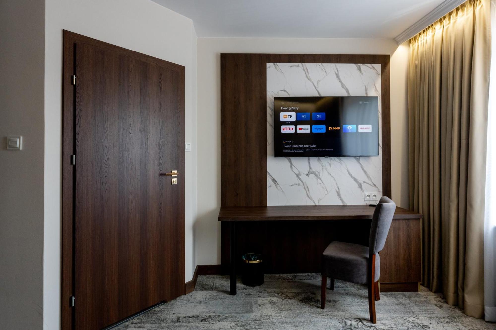 Sleep&Fly Okecie Warsaw Airport B&B 외부 사진