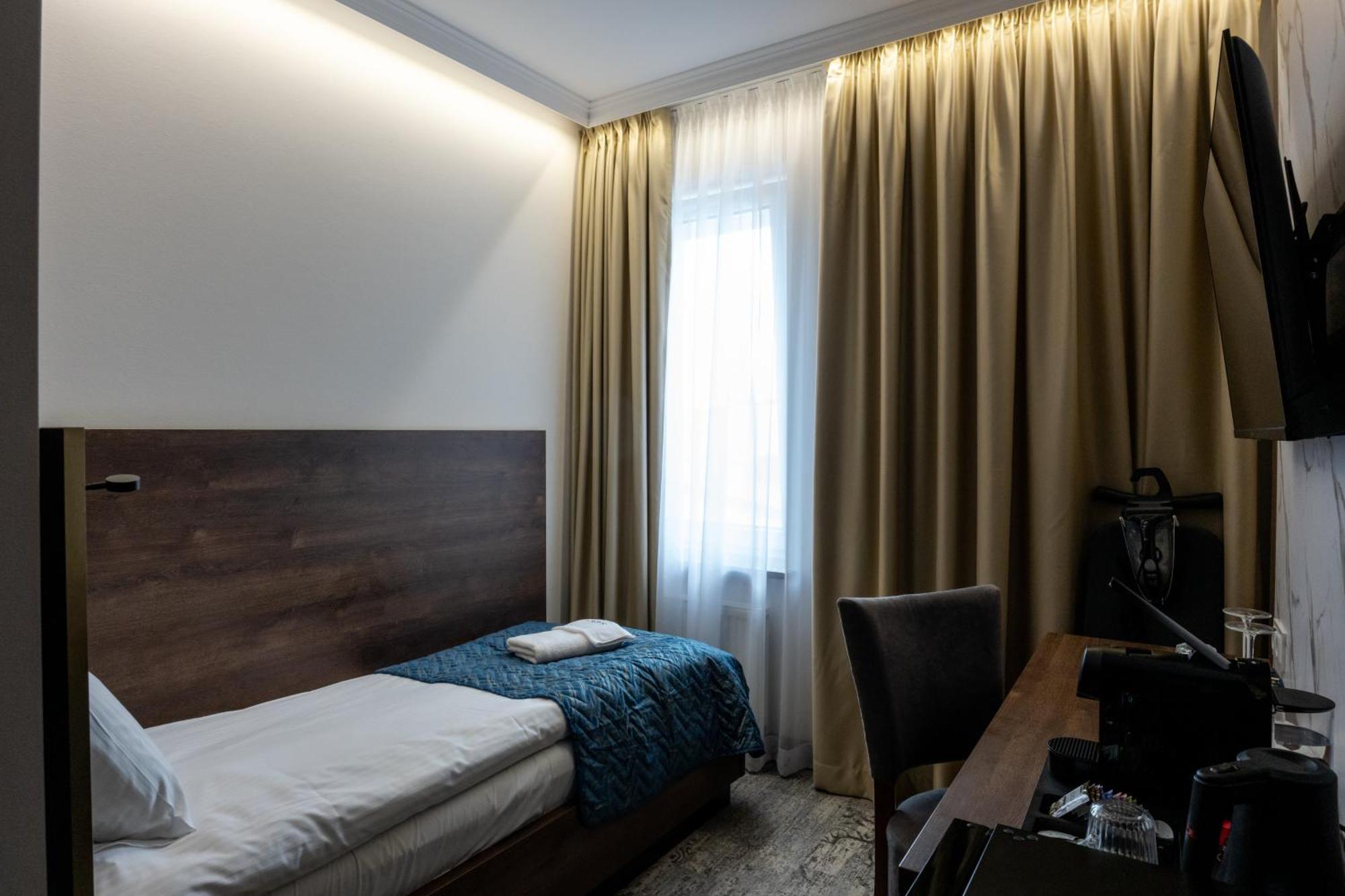 Sleep&Fly Okecie Warsaw Airport B&B 외부 사진