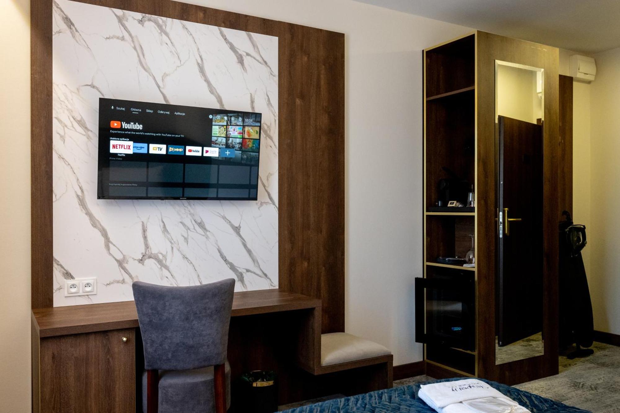 Sleep&Fly Okecie Warsaw Airport B&B 외부 사진