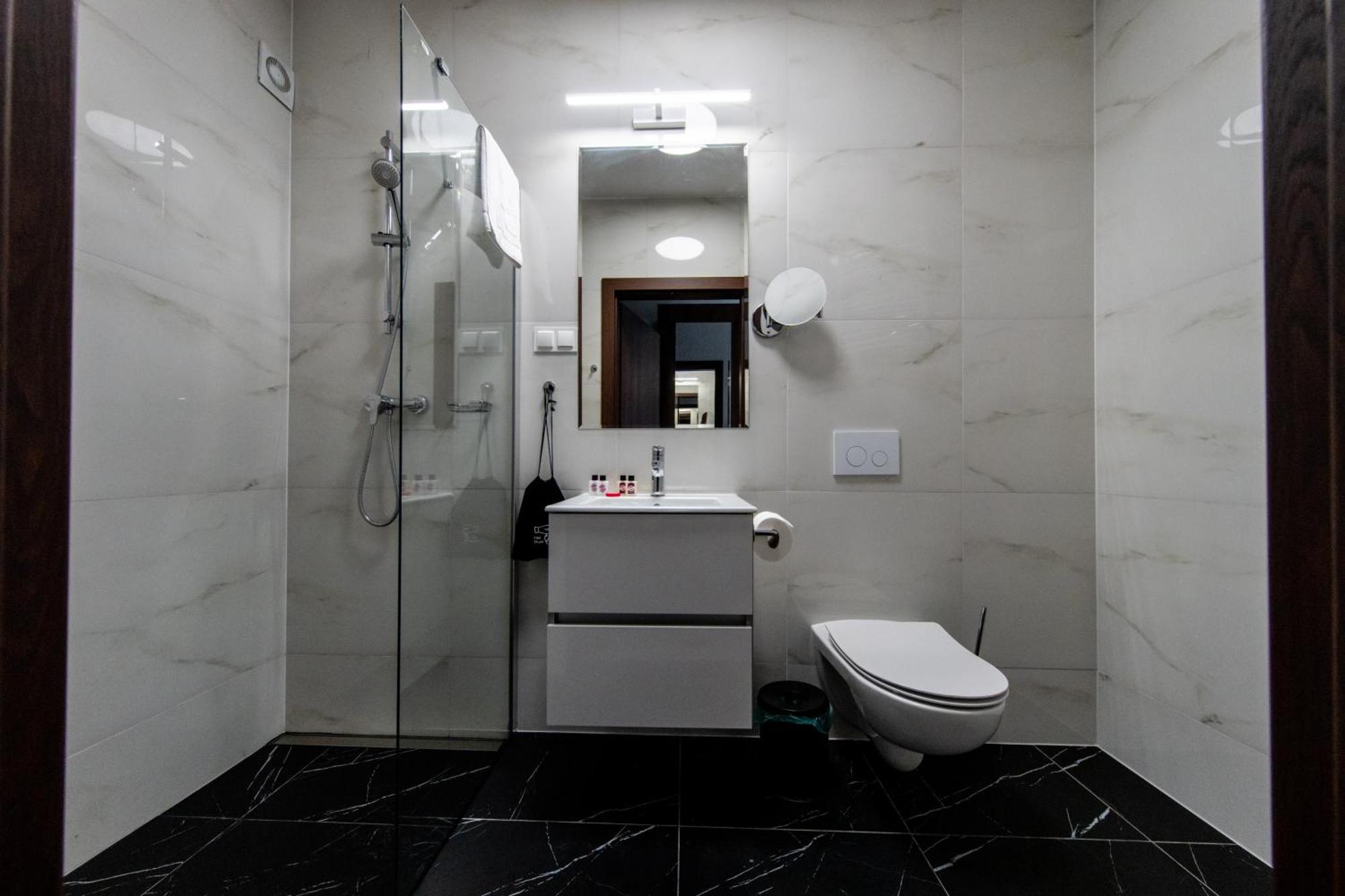 Sleep&Fly Okecie Warsaw Airport B&B 외부 사진