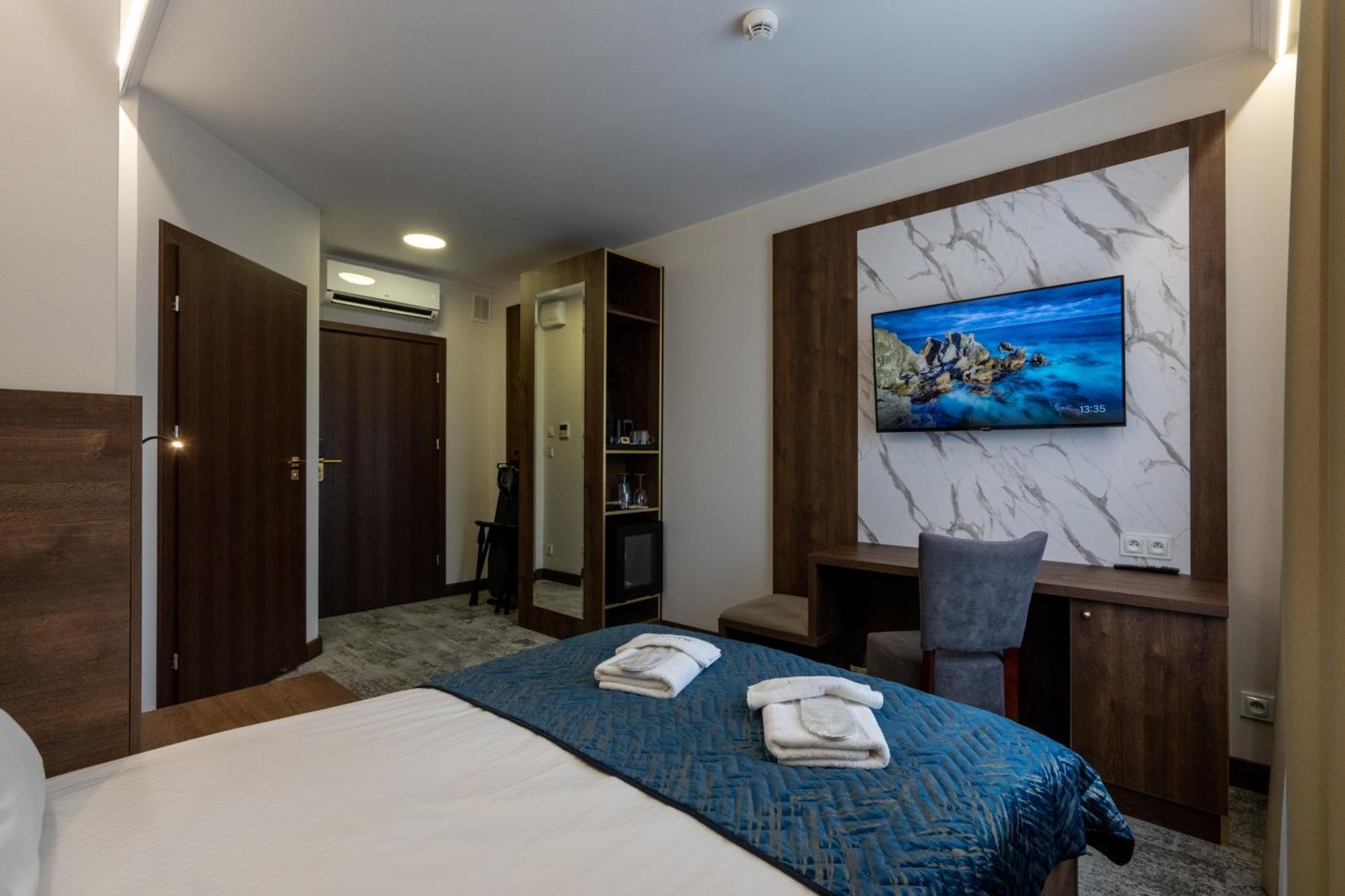 Sleep&Fly Okecie Warsaw Airport B&B 외부 사진